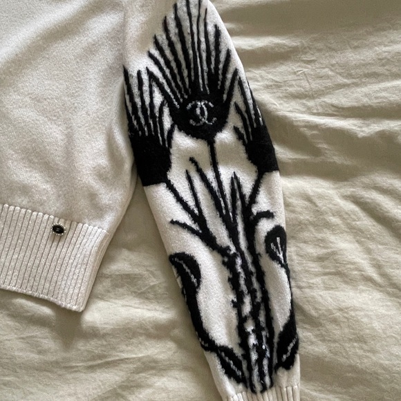 CHANEL like new Métiers d’Art Cashmere Sweater 34 - Picture 8 of 15